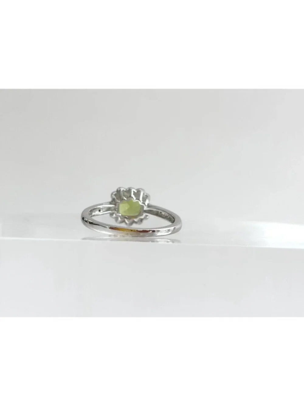 Scalloped Frame Peridot Gemstone Sterling Silver 925 Vintage Ring - sz 7.5